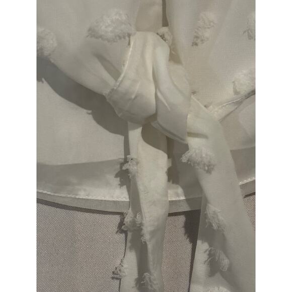 New Women’s pearl Button tie Swiss Dot White flowy V-Neck Size M romantic boho - Picture 5 of 9